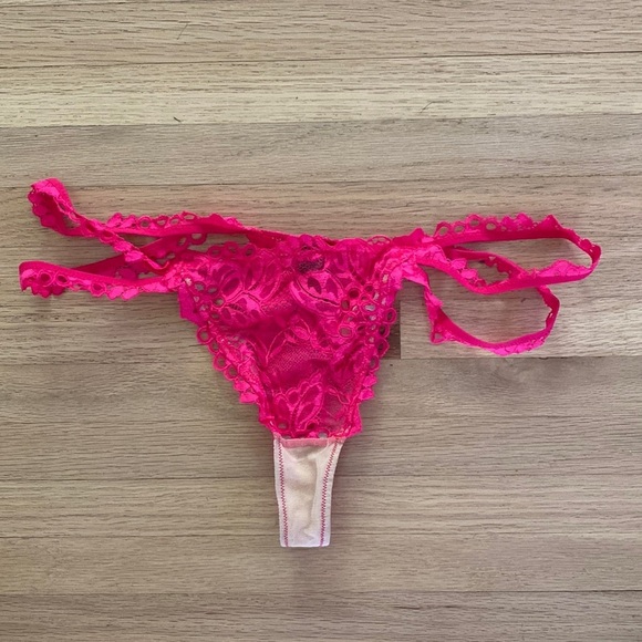 Victoria’s Secret Eyelet and Mesh Thong - Picture 1 of 5